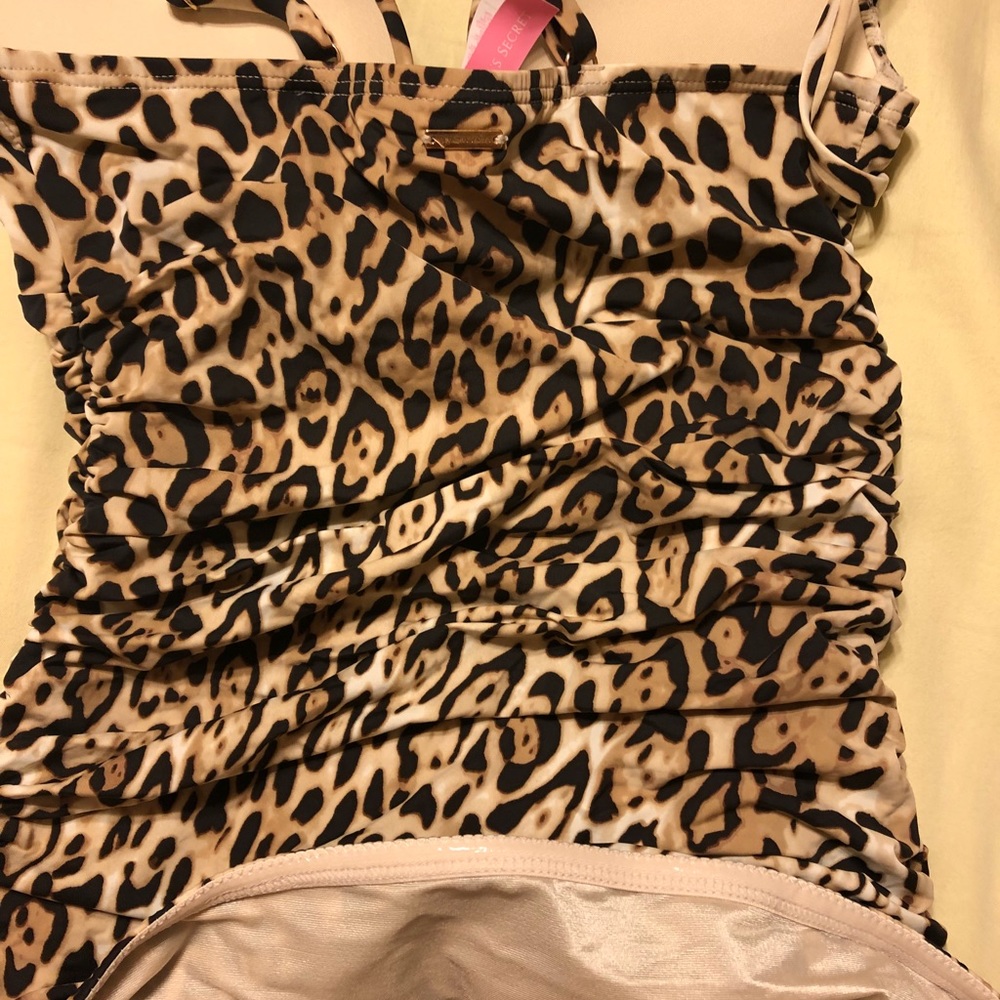 Swimming Victoria’s Secret👍🏻